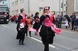 N&auml;rrinnen und Narren trotzen Wetter (1) (Foto: Karl-Heinz Herrmann)