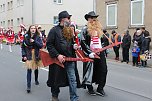 N&auml;rrinnen und Narren trotzen Wetter (1) (Foto: Karl-Heinz Herrmann)