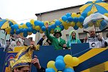N&auml;rrinnen und Narren trotzen Wetter (2) (Foto: Karl-Heinz Herrmann)