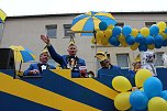 N&auml;rrinnen und Narren trotzen Wetter (2) (Foto: Karl-Heinz Herrmann)