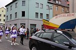N&auml;rrinnen und Narren trotzen Wetter (2) (Foto: Karl-Heinz Herrmann)