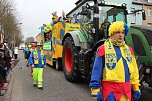N&auml;rrinnen und Narren trotzen Wetter (2) (Foto: Karl-Heinz Herrmann)