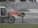 Ausbesserungsarbeiten auf dem August-Bebel-Platz (Foto: Peter Blei)
