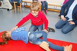 Die stabile Seitenlage erlernen und &uuml;ben hier bereits Eisleber Kinder im Vorschulalter. (Foto: Gabriele Lakomy)
