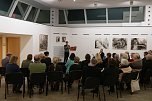 Roter Faden in der Galerie in der Kreissparkasse Nordhausen (Foto: nnz)