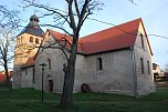 Die Wolferstedter Veitskirche am Ostersonntagmorgen kurz nach 7.30 Uhr im &ouml;sterlichen Sonnenlicht. (Foto: Jochen Miche)