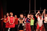 No money - pure honey - die Kinder des Zirkus Zappelini zeigten am Abend, was sie drauf haben (Foto: Angelo Glashagel) No money - pure honey - die Kinder des Zirkus Zappelini zeigten am Abend, was sie drauf haben (Foto: Angelo Glashagel)