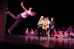 No money - pure honey - die Kinder des Zirkus Zappelini zeigten am Abend, was sie drauf haben (Foto: Angelo Glashagel) No money - pure honey - die Kinder des Zirkus Zappelini zeigten am Abend, was sie drauf haben (Foto: Angelo Glashagel)