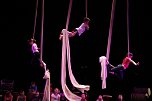 No money - pure honey - die Kinder des Zirkus Zappelini zeigten am Abend, was sie drauf haben (Foto: Angelo Glashagel) No money - pure honey - die Kinder des Zirkus Zappelini zeigten am Abend, was sie drauf haben (Foto: Angelo Glashagel)