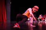 No money - pure honey - die Kinder des Zirkus Zappelini zeigten am Abend, was sie drauf haben (Foto: Angelo Glashagel) No money - pure honey - die Kinder des Zirkus Zappelini zeigten am Abend, was sie drauf haben (Foto: Angelo Glashagel)