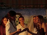 Shakespeares Viel L&auml;rm um Nichts � Ein Reigen um Intrigen und Liebe, gepaart mit Charme und Wortwitz, stand am Freitagabend in der Aula des Schillergymnasiums auf dem Spielplan (Foto: K. Hornung)