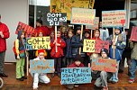 April: evangelische Grundschule demonstriert (Foto: Wiethoff)