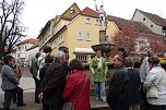 Vor dem Brunnen mit dem wilden Ritter. (Foto: Kurt Frank)