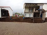 Besuch am Erdfall (Foto: J. Piper)