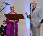 Operettens&auml;ngerin Jeanette Oswald und der Hauptorganisator der Benefizgala, G&ouml;tz Schneega&szlig;, im Duett. (Foto: Jochen Miche)