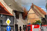 Die erste Feuerwehr ist eingetroffen. (Foto: Jochen Miche)