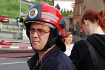 Die Anspannung steht dem Hettstedter Feuerwehrmann Christian Keuth ins Gesicht geschrieben. Der Einsatz dauerte mehr als eine Stunde und war erfolgreich: Es konnte Schlimmeres verhindert werden. (Foto: Jochen Miche)