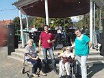 Die Bewohner des Sonnenhofs auf dem Ilfelder Herbstmarkt (Foto: Danny Kais)