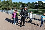 Taucher im Schwimmbad im Einsatz (Foto: Karl-Heinz Herrmann)