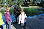 Taucher im Schwimmbad im Einsatz (Foto: Karl-Heinz Herrmann)