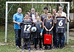 Neue Trikots f&uuml;r Schulen (Foto: J. Piper/privat)