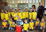 Neue Trikots f&uuml;r Schulen (Foto: J. Piper/privat)