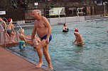 Besuchermagnet Eisbaden (Foto: Karl-Heinz Herrmann)