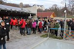 Besuchermagnet Eisbaden (Foto: Karl-Heinz Herrmann)
