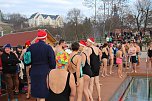Besuchermagnet Eisbaden (Foto: Karl-Heinz Herrmann)