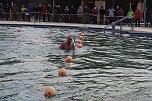 Besuchermagnet Eisbaden (Foto: Karl-Heinz Herrmann)