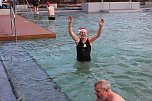 Besuchermagnet Eisbaden (Foto: Karl-Heinz Herrmann)