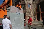 Neue Sonnenuhr angebracht (Foto: Angelo Glashagel)
