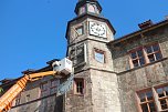 Neue Sonnenuhr angebracht (Foto: Angelo Glashagel)