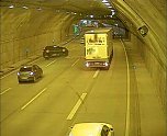 Fliegendes Auto im Tunnel (Foto: API)
