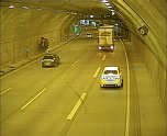 Fliegendes Auto im Tunnel (Foto: API)