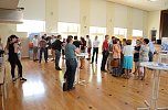Netzwerken vor und nach dem offiziellen Programm (Foto: Lars Friesen) Netzwerken vor und nach dem offiziellen Programm (Foto: Lars Friesen)