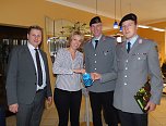 Soldaten sammeln f&uuml;r die Kriegsgr&auml;berf&uuml;rsorge (Foto: Peter M&ouml;bius)