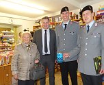 Soldaten sammeln f&uuml;r die Kriegsgr&auml;berf&uuml;rsorge (Foto: Peter M&ouml;bius)