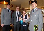 Soldaten sammeln f&uuml;r die Kriegsgr&auml;berf&uuml;rsorge (Foto: Peter M&ouml;bius)
