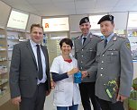 Soldaten sammeln f&uuml;r die Kriegsgr&auml;berf&uuml;rsorge (Foto: Peter M&ouml;bius)