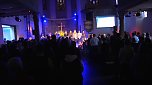 Junge Christen &uuml;bernehmen in der Altendorfer Kirche (Foto: Angelo Glashagel)