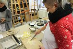 Backen, Basteln, B&auml;ume schm&uuml;cken - an der Jugendkunstschule und im Weltladen konnte man das heute selbst machen (Foto: Angelo Glashagel)
