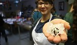 Backen, Basteln, B&auml;ume schm&uuml;cken - an der Jugendkunstschule und im Weltladen konnte man das heute selbst machen (Foto: Angelo Glashagel)