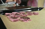Backen, Basteln, B&auml;ume schm&uuml;cken - an der Jugendkunstschule und im Weltladen konnte man das heute selbst machen (Foto: Angelo Glashagel)