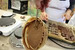 Backen, Basteln, B&auml;ume schm&uuml;cken - an der Jugendkunstschule und im Weltladen konnte man das heute selbst machen (Foto: Angelo Glashagel)