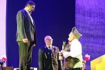 Ehrenarschleder zwei Mal verliehen. (Foto: Karl-Heinz Herrmann)