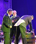 Ehrenarschleder zwei Mal verliehen. (Foto: Karl-Heinz Herrmann)