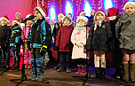 Vorsch&uuml;ler er&ouml;ffneten Frankenhisser Weihnachtsmarkt (Foto: Peter M&ouml;bius)