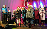 Vorsch&uuml;ler er&ouml;ffneten Frankenhisser Weihnachtsmarkt (Foto: Karl-Heinz Herrmann)