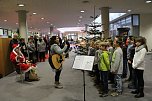 Weihnachtsmann besuchte Sparkasse (Foto: Karl-Heinz Herrmann)